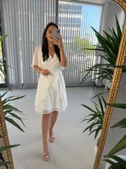 Mc 5723 Weißes Chiffonkleid mit Taillenknöpfen