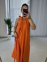 Halter Yaka Turuncu Bağlamalı Elbise