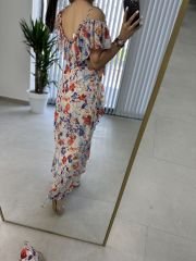 Askılı krem çiçekli şifon elbise