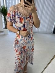 Askılı krem çiçekli şifon elbise