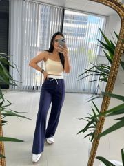 GK-Hose in Marineblau mit weißer Taille und detailliertem Detail