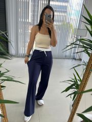 GK-Hose in Marineblau mit weißer Taille und detailliertem Detail