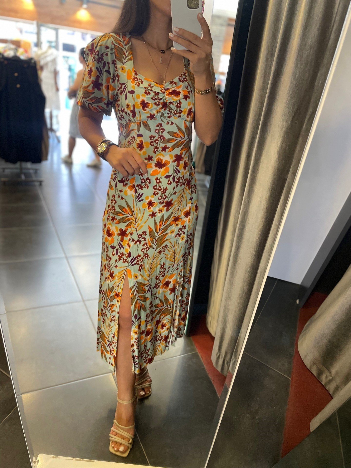 Çift yırtmaç yeşil elbise