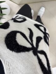 Orj. Marka Fiyonk Detaylı V Yaka Triko Kazak