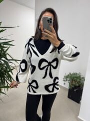 Orj. Marka Fiyonk Detaylı V Yaka Triko Kazak