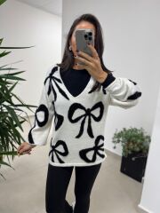 Orj. Marka Fiyonk Detaylı V Yaka Triko Kazak