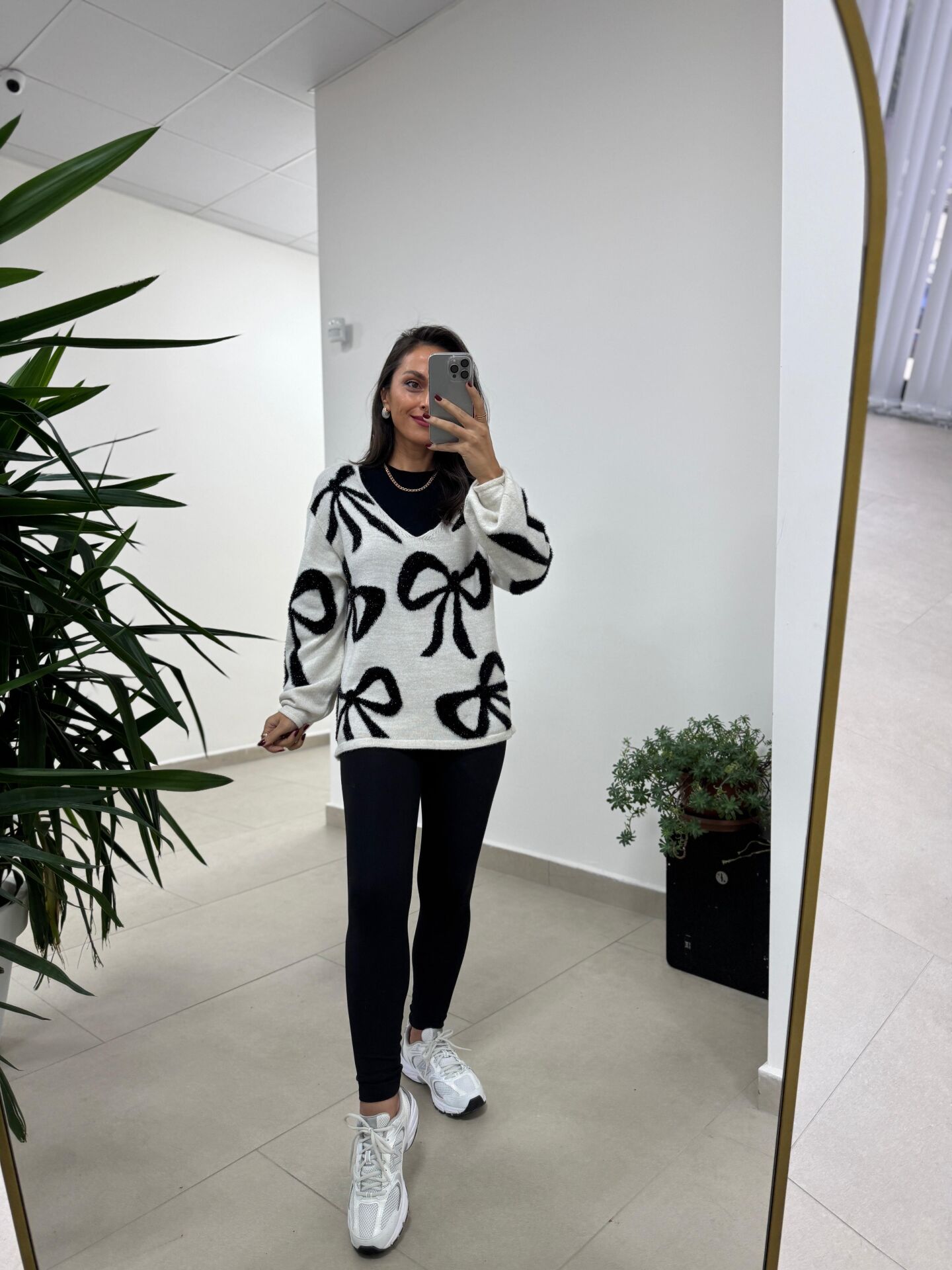 Orj. Marka Fiyonk Detaylı V Yaka Triko Kazak