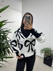 Orj. Marka Fiyonk Detaylı V Yaka Triko Kazak