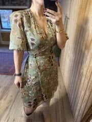 Gelegenheitsprodukt grünes Chiffonkleid
