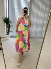 Halter yaka pembe çiçekli viskon elbise