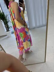 Halter yaka pembe çiçekli viskon elbise