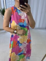 Halter yaka pembe çiçekli viskon elbise