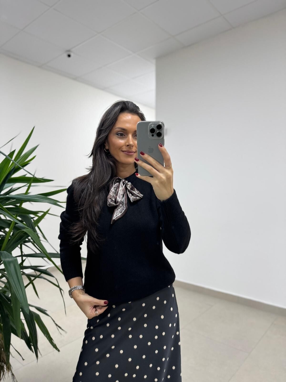 Mz 22751 Fularlı Siyah Kazak