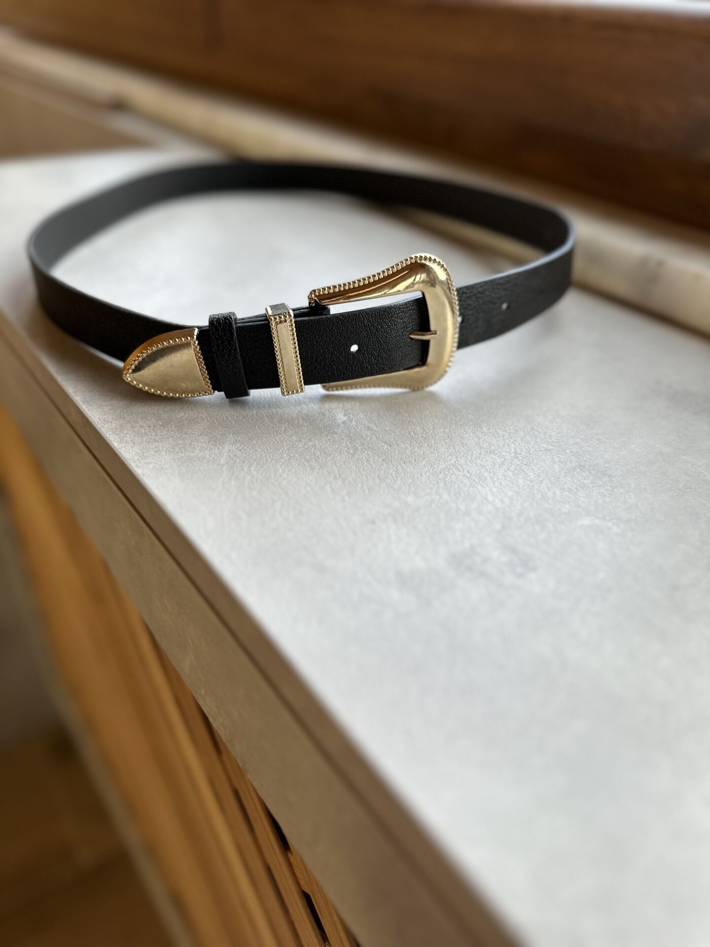 Altın Tokalı Hoş Siyah Kemer