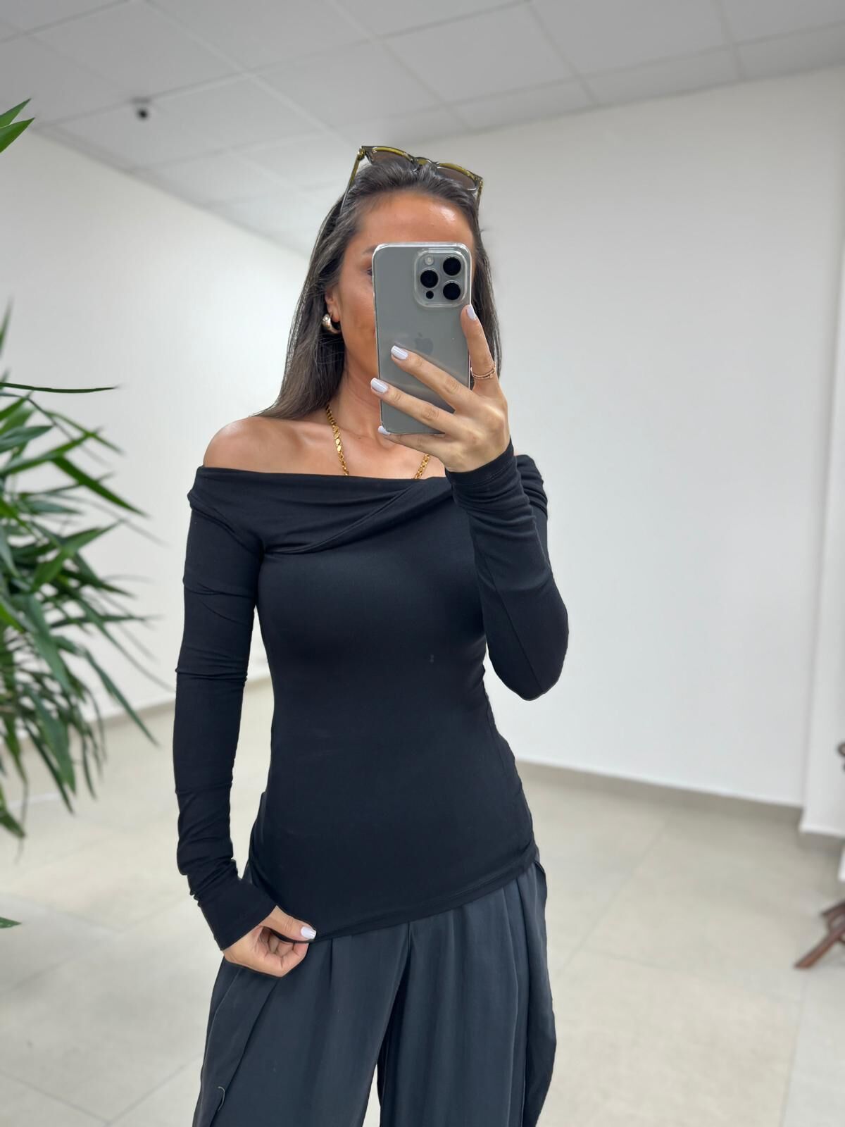 İv 25252 Madonna Yaka Düğüm Detaylı Siyah Bluz