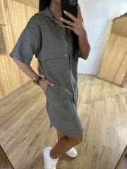 Anthrazitfarbenes Hemdblusenkleid aus Leinen mit Druckknöpfen