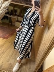 Schwarz-weiß gestreiftes Hemdkleid