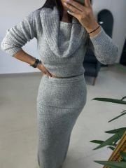 Bh Gri Madonna Yaka Etekli Triko Takım