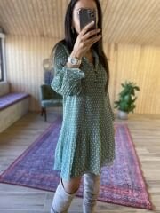 Yeşil puantiyeli şifon elbise