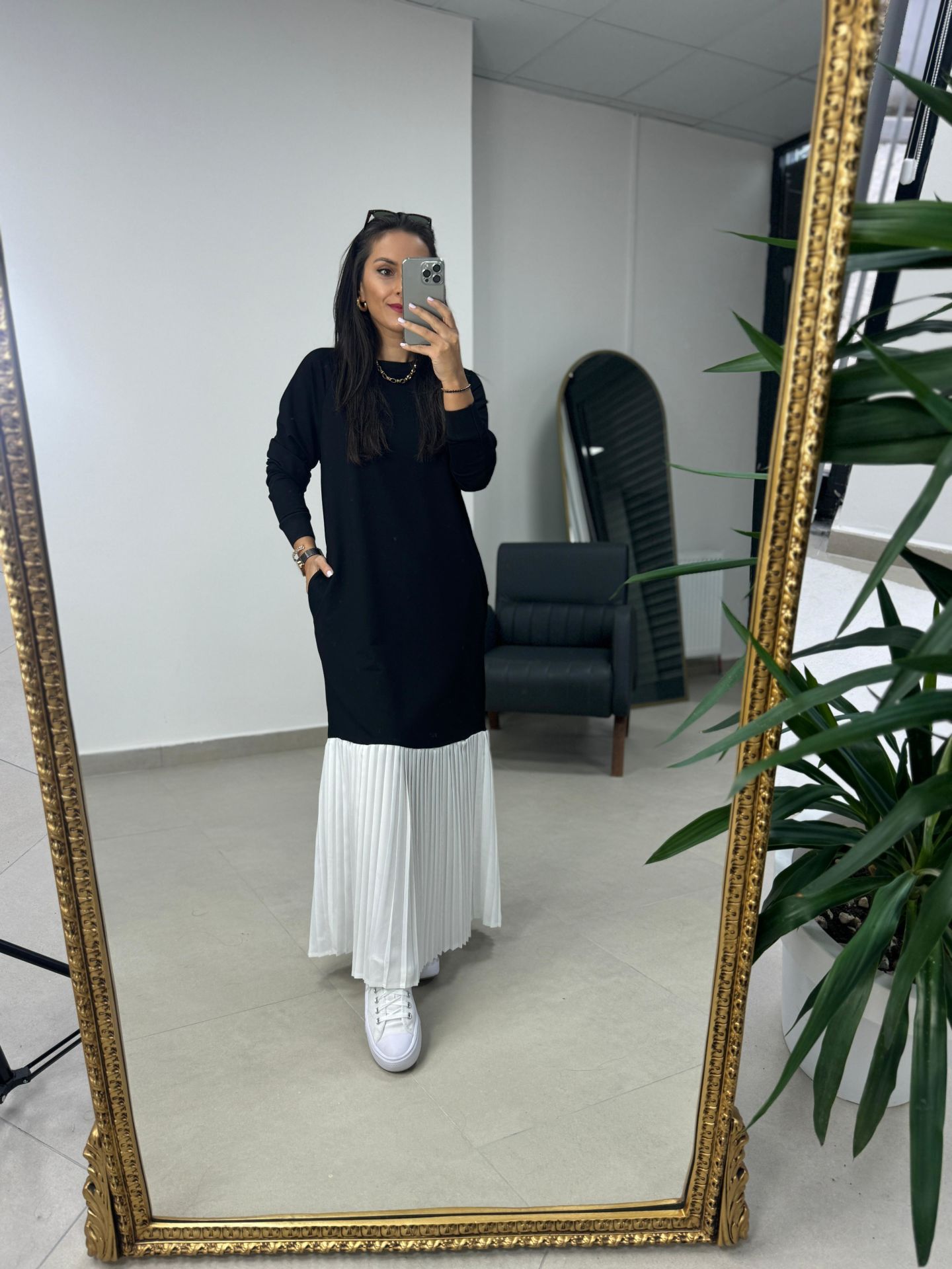 Weißes, plissiertes Sweatkleid von Dr