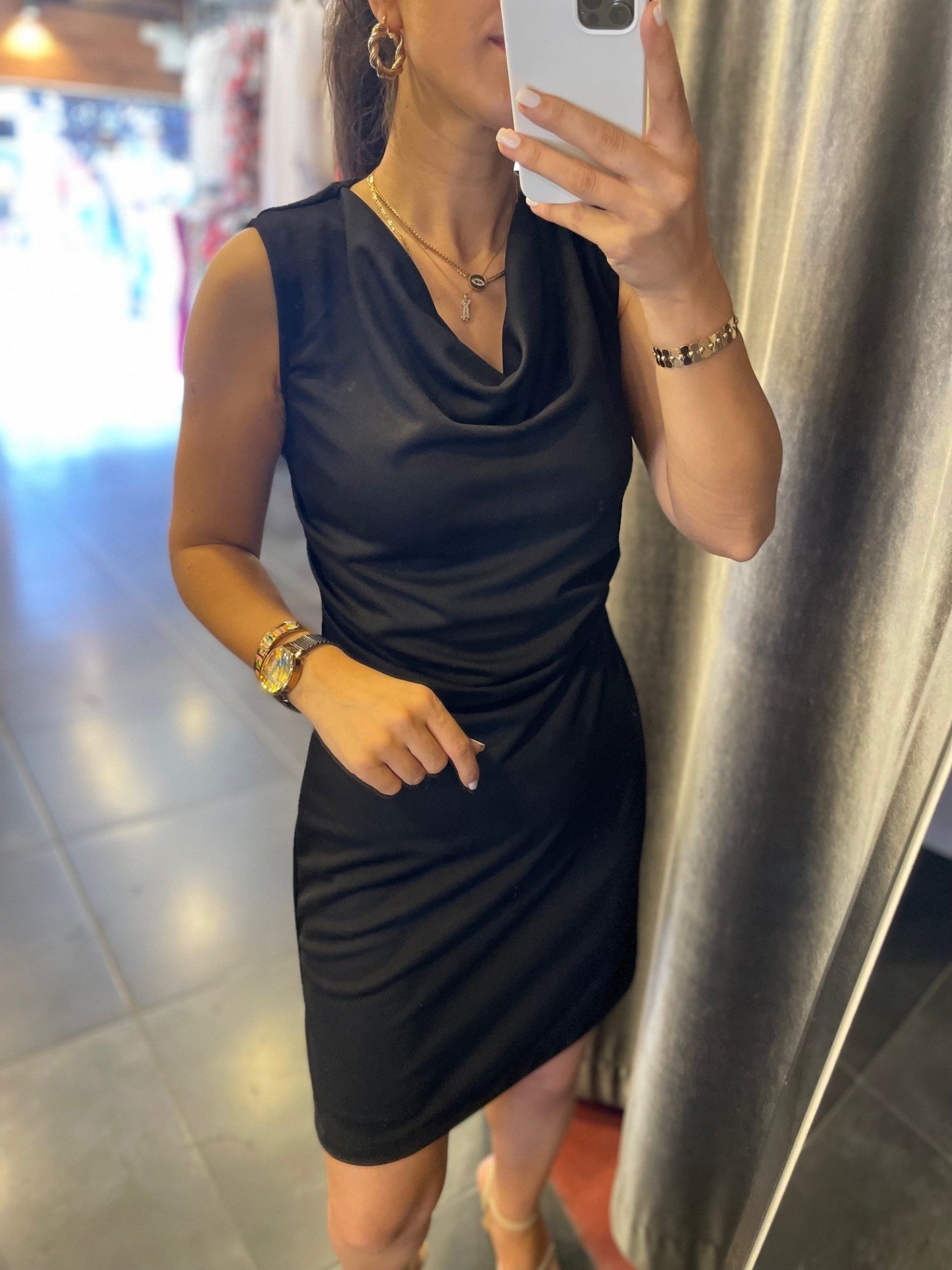 Schwarzes Bleistiftkleid