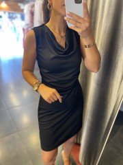 Schwarzes Bleistiftkleid