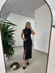 Ny 3042 Siyah Omuz Vatkalı Drapeli Deri Elbise