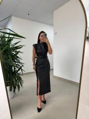 Ny 3042 Siyah Omuz Vatkalı Drapeli Deri Elbise