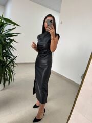 Ny 3042 Siyah Omuz Vatkalı Drapeli Deri Elbise