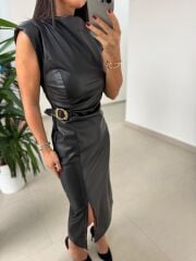 Ny 3042 Siyah Omuz Vatkalı Drapeli Deri Elbise