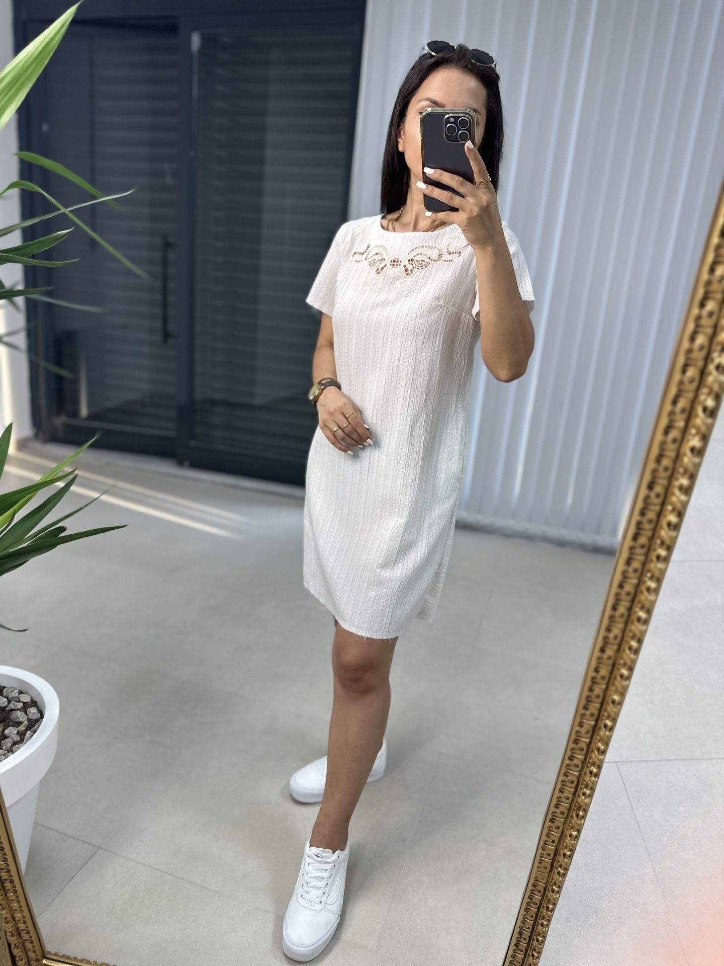 Fisto Nakışlı Beyaz Elbise