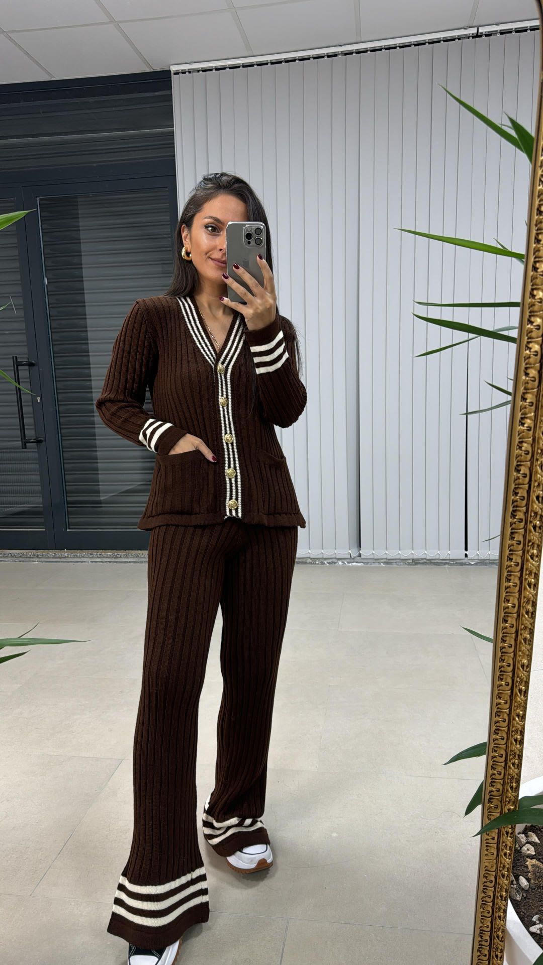 Braunes Jacken-Cardigan-Strickwaren-Set