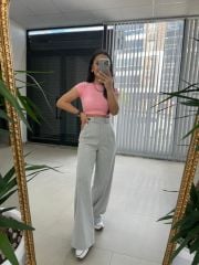 Graue Hose mit GK-Streifen und seitlichen Knöpfen