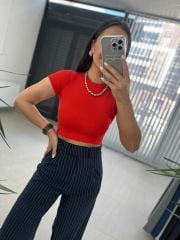 Marineblaue Hose mit GK-Streifen und seitlichen Knöpfen